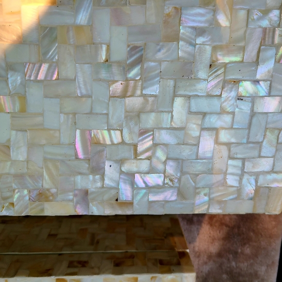 Set Of Two Mother of Pearl With A Herringbone Pattern Decorative Boxes - Picture 9 of 10